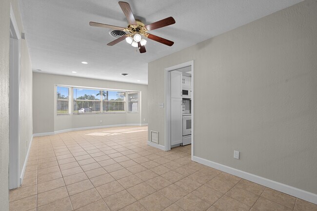 Photo - 9318 1st St N