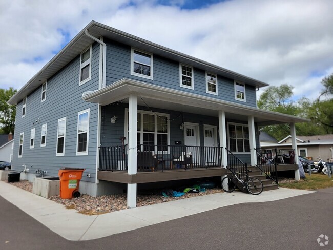 Building Photo - Superb 5 Bed 3 Bath close to UWEC, bike tr... Rental