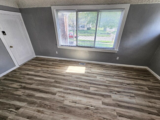 Photo - 2401 Burnside Ave Unit 1