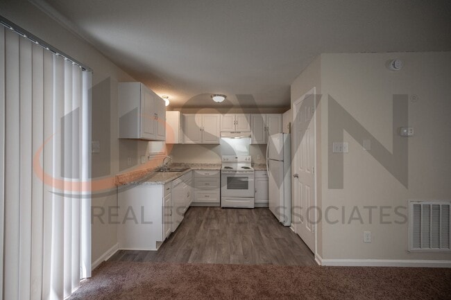 Photo - 305 N Hardee St