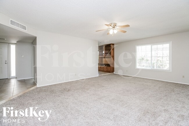 Photo - 614 E Greenway Dr