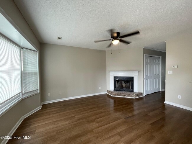 Building Photo - 1113 Grovemont Dr
