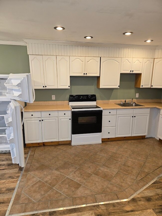 Cocina - 84 S Main St Unidad A