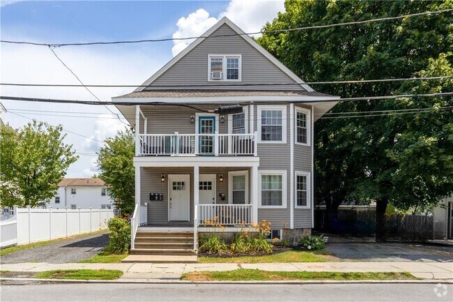 Building Photo - 15 Radcliffe Ave Rental