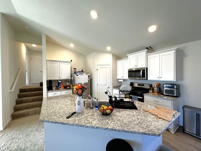 Photo - 39618 Fallbrook Ave