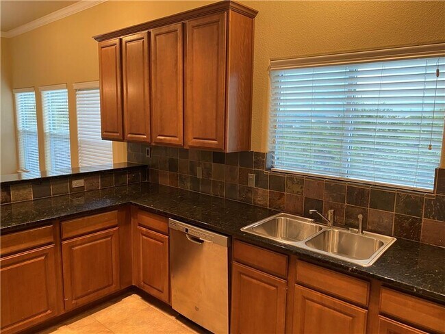 Photo - 2670 Crazyhorse Pass