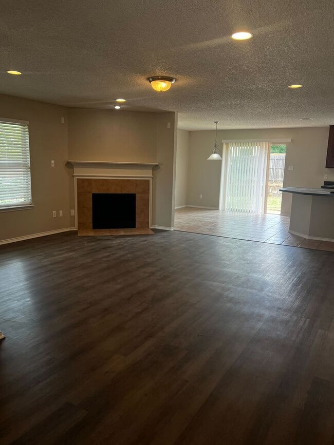 1601 Hedgewood Trail