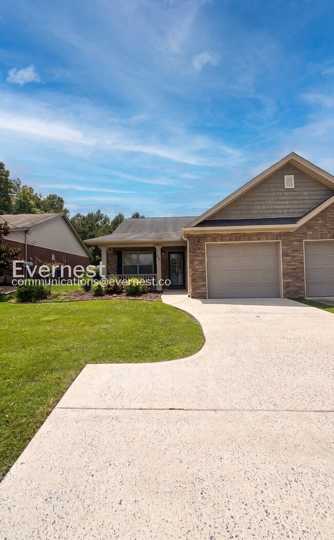 Building Photo - 2-Bed/2-Bath Town Home/Pet Friendly/Available Now!