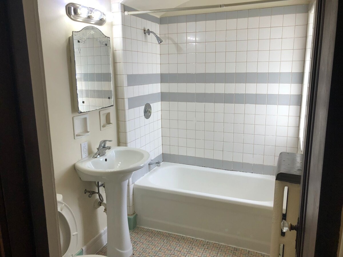 901-903 E Center St - 901-903 E Center St Apartamento Unidad 903 E Center St - Upper Front