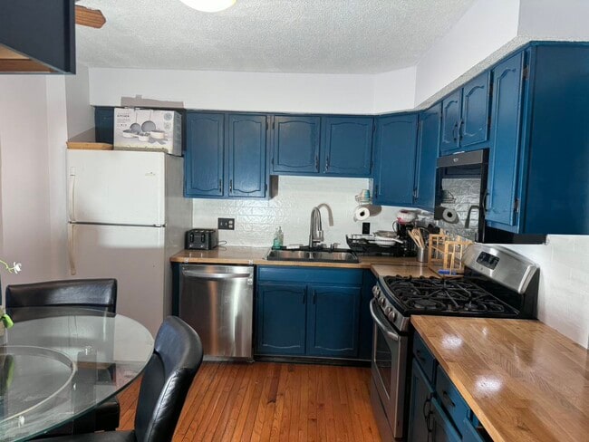Building Photo - 161 Fairview Ave Unit 161