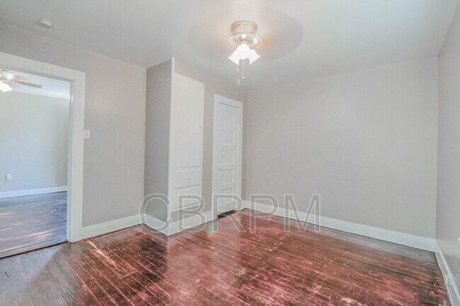 Photo - 2429-2423 23rd St