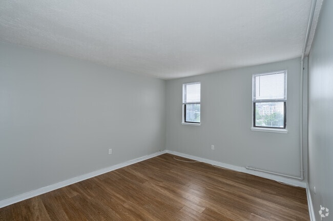 2BR, 2BA - 976SF - Primary Bedroom