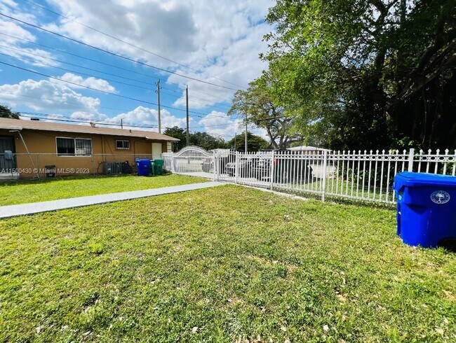 Photo - 1278 NW 44th St Unit 2