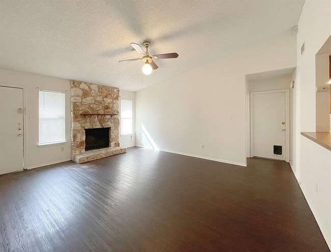 Photo - 656 Mairo St