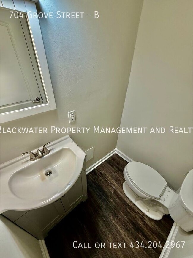 Photo - 704 Grove St Unidad B