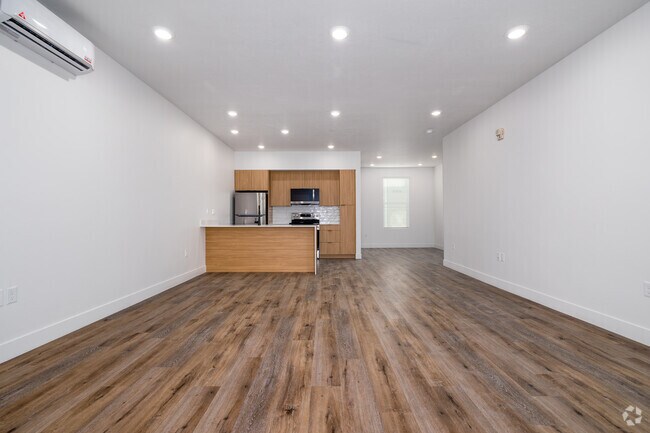 2BR, 2.5BA - 1,495SF - Dining Room - Park Place