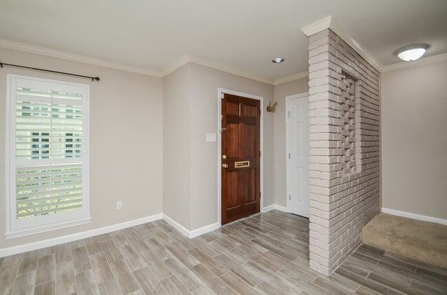 Building Photo - 13074 Trail Hollow Dr Unit 3074