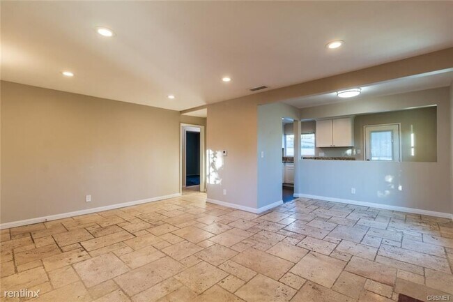 Photo - 2 br, 2 bath House - 7542 Lindley Ave