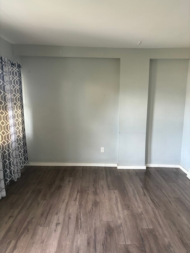 Photo - 147 W Parker St