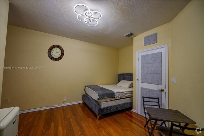 Building Photo - 20480 NW 9th Pl Unit 0 Rental