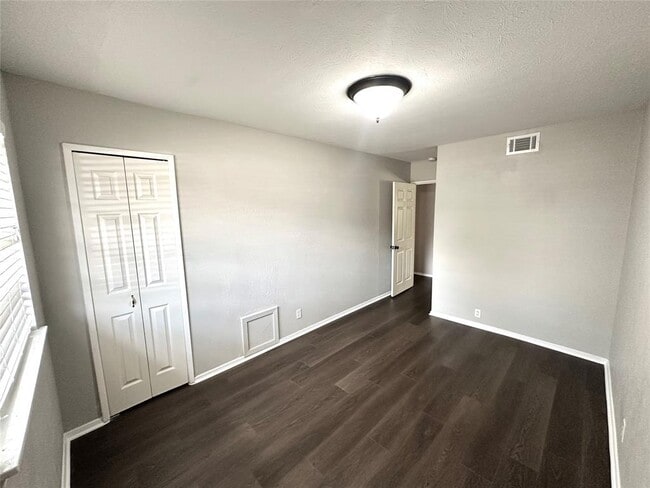 Photo - 8302 Briarwood Ln