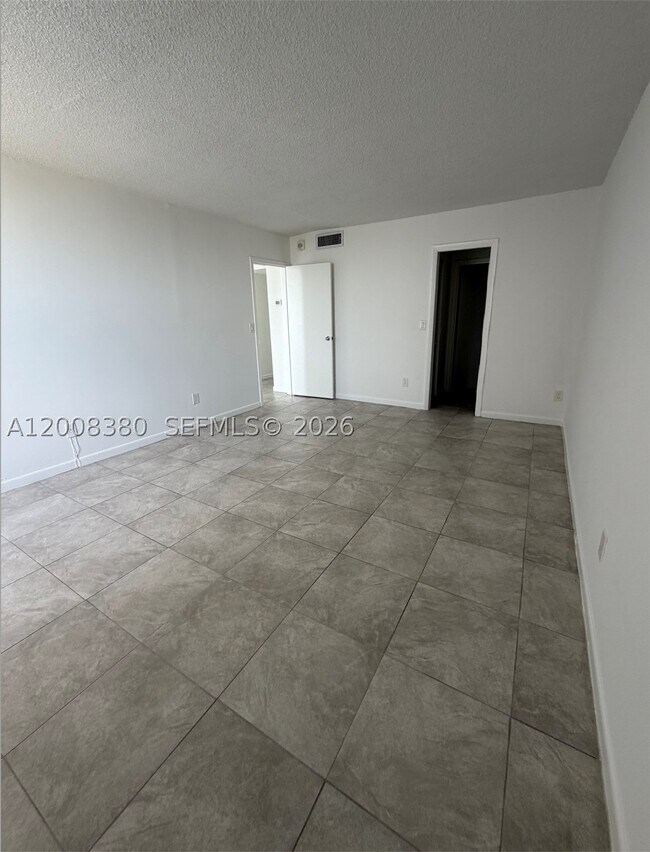 Photo - 2000 NE 135th St Unit 508
