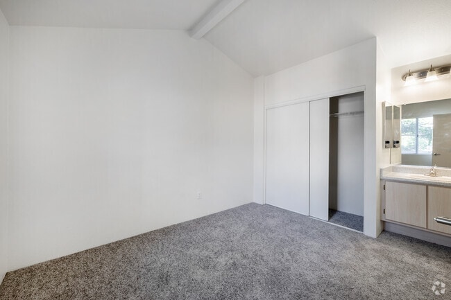 1BR, 1BA - 530SF - Bedroom