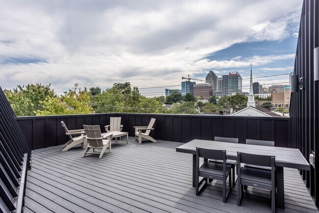 Photo - 323 S East St