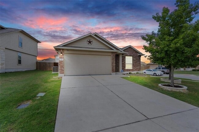 Photo - 519 Pinnacle Dr House
