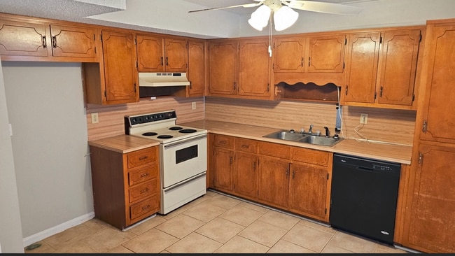 Photo - 2487 Hampstead Dr