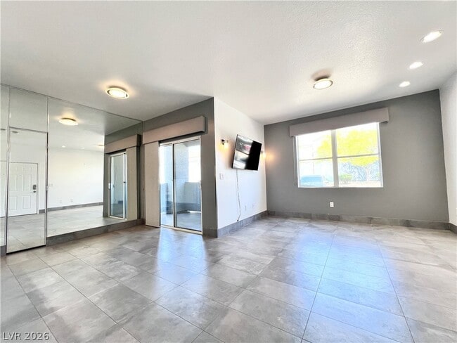 Photo - 6955 N Durango Dr Unidad 1074