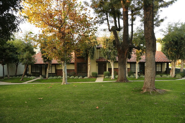 Building Photo - 204 San Luis Rey Dr