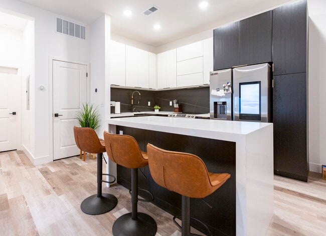 MCKENZIE 1 BR | 1 BA - Kitchen - Mckenzie