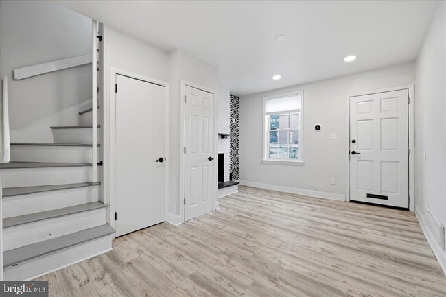 Photo - 2700-14 South St