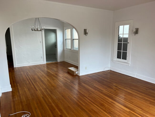 Living room/ Dining Room - 1283 S Highland Ave Unit 1283
