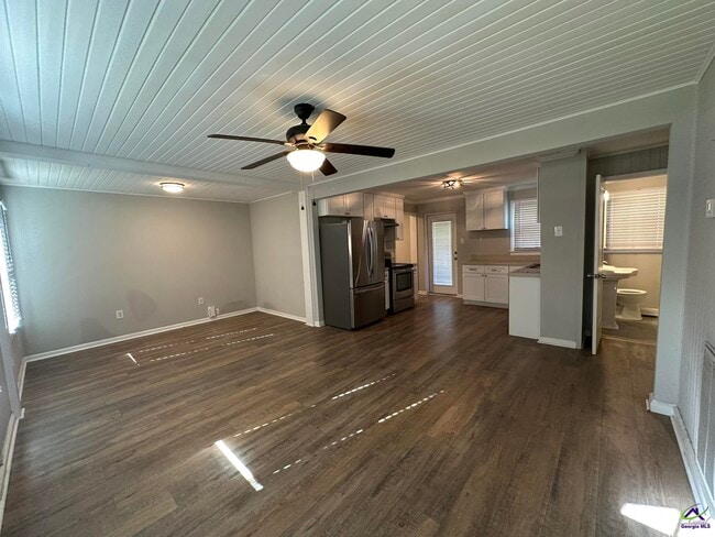 Photo - 609 Pine Ridge St