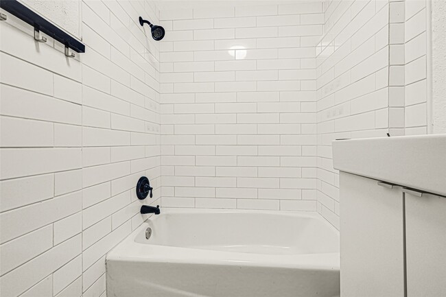 Photo - 2331 Delafield St