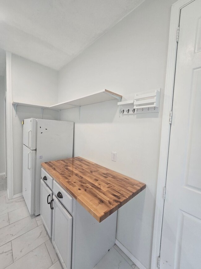 Photo - 3-4 bedroom in Enchanted Hills!