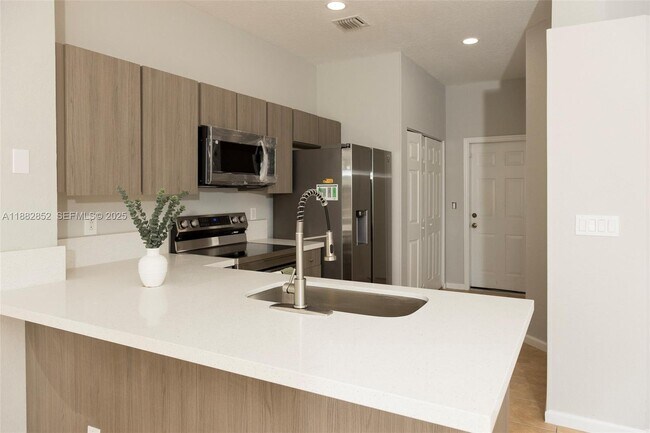 Building Photo - 5662 Enclave Pl