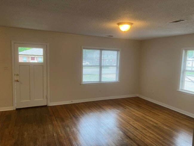 Photo - 3 Bed 1 Bath Home