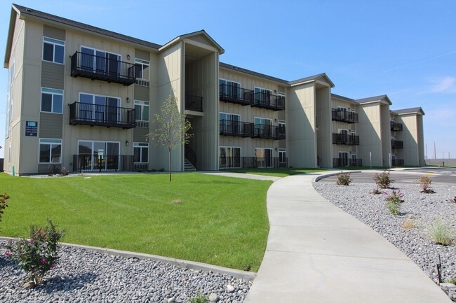 Building Photo - 1 bedroom, 1 bath apartment home in Othello Unit A207
