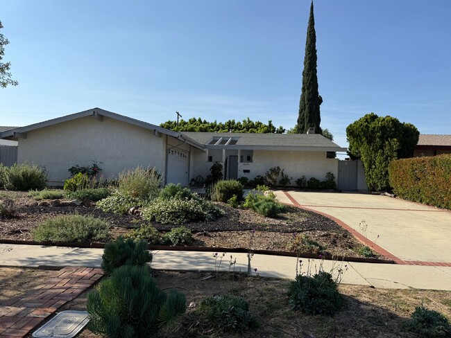 Building Photo - 3 bed, 2 bath single story Chatsworth home