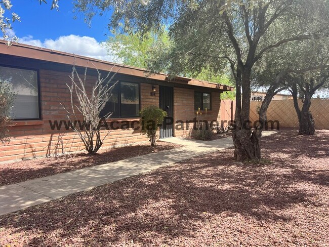 Centrally located Two Bedroom/One Bath - Centrally located Two Bedroom/One Bath House