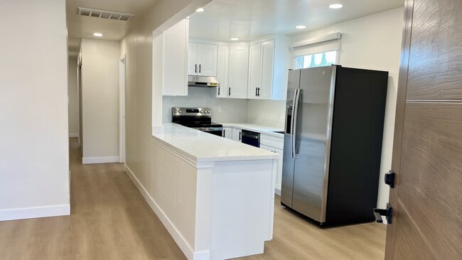 Building Photo - 2215 Amethyst Dr