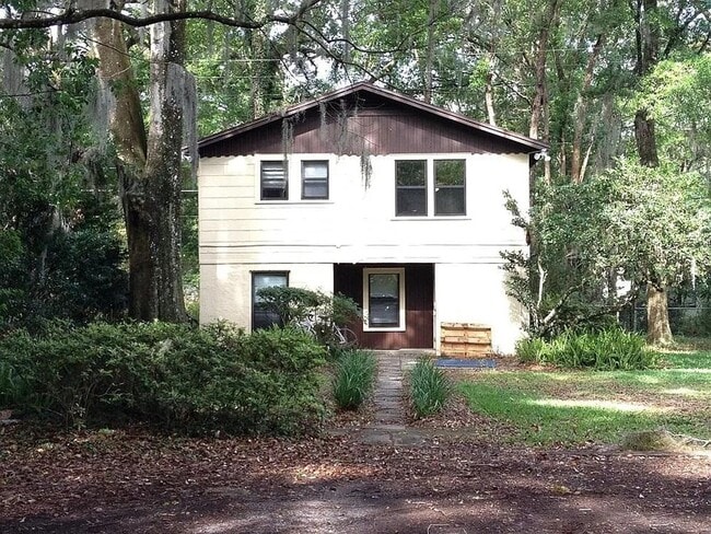 Building Photo - 2 bedroom 2 bath house near UF