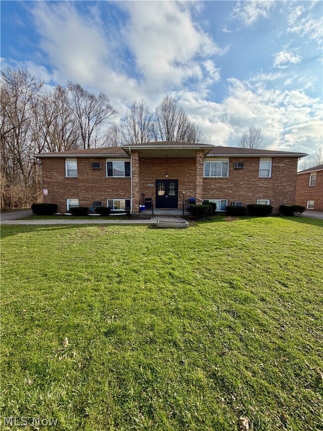 Building Photo - 841 Moyer Ave Unit 3