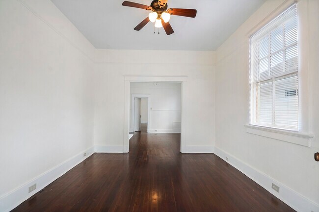 Living Room/Front Room - 2617 Dante St Unidad 2617 Dante Street