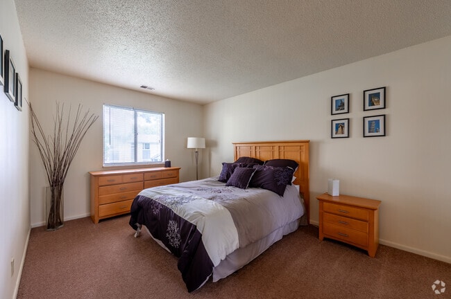 Model - 2BR, 1BA - 900SF - Primary Bedroom