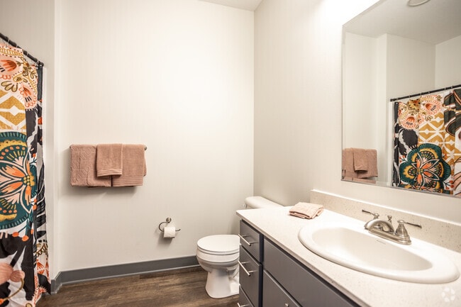 1BR, 1BA - 673 SF