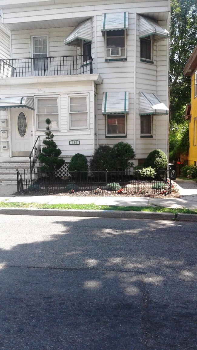 Front of house - 104 N Munn Ave Apartamentos Unidad 1